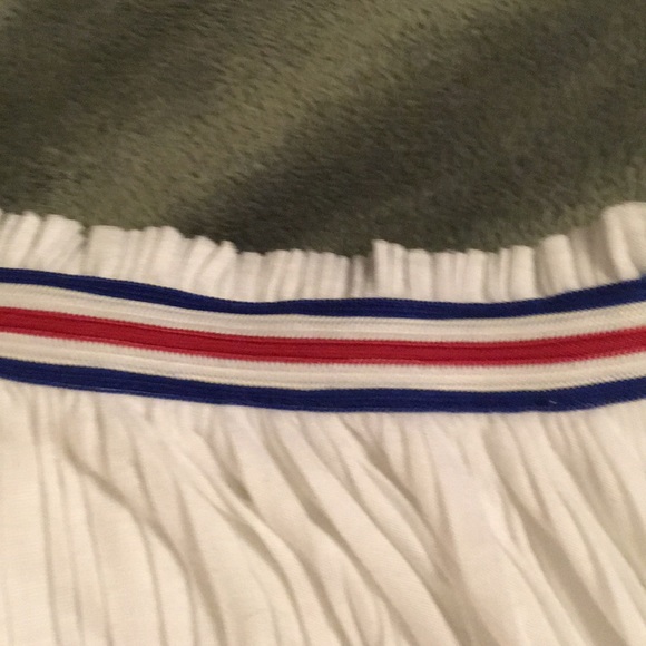 White pleated skirt - Picture 3 of 5